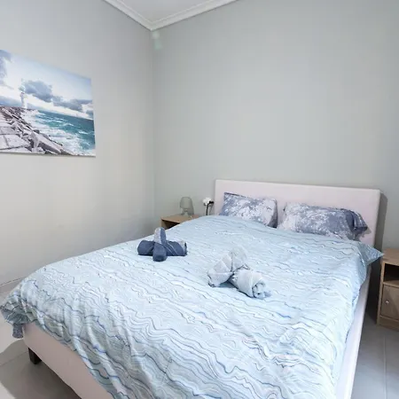 Spacious, Renovated & Equipped 90sqm Lägenhet