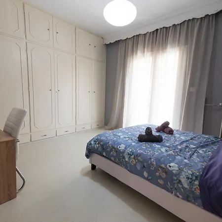 Lägenhet Spacious, Renovated & Equipped 90sqm