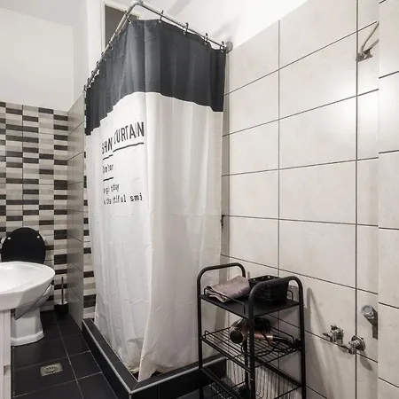 Spacious, Renovated & Equipped 90sqm Larissa