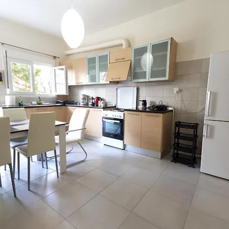 Lägenhet Spacious, Renovated & Equipped 90sqm