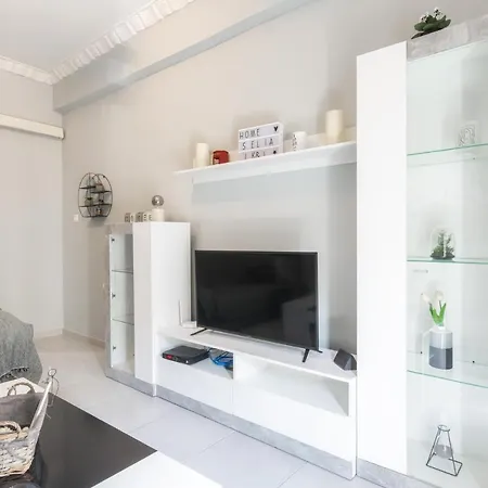 Spacious, Renovated & Equipped 90sqm Larissa
