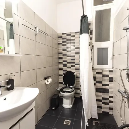 Lägenhet Spacious, Renovated & Equipped 90sqm *