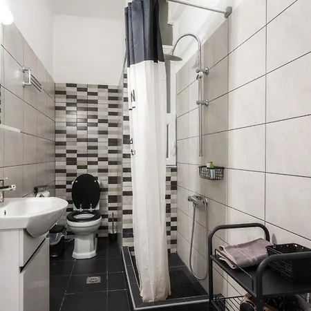 Spacious, Renovated & Equipped 90sqm *